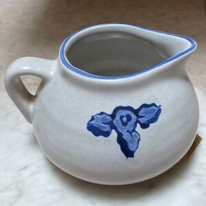 Gravy boat or pitcher with handle Kitchen utensils Pfaltzgraff Yorktowne vintage